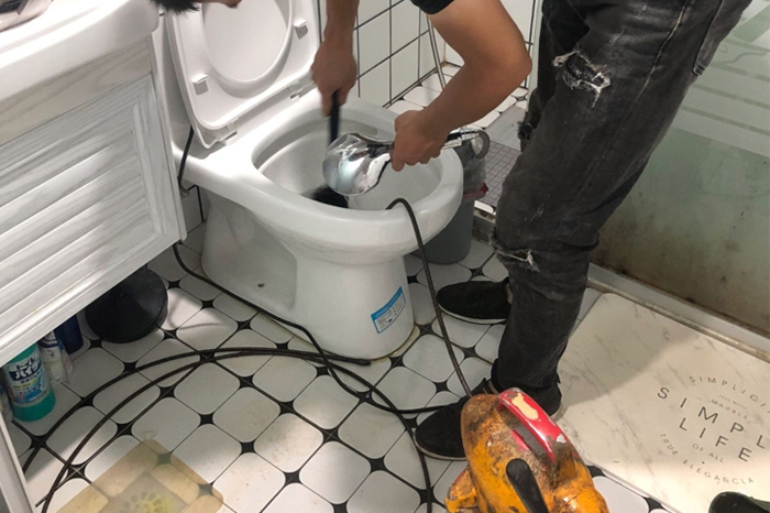 隆林马桶堵塞自己疏通还是找师傅?专业上门服务让你省时更省心